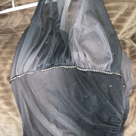 Beautiful gown for sale - Picture 2 of 4